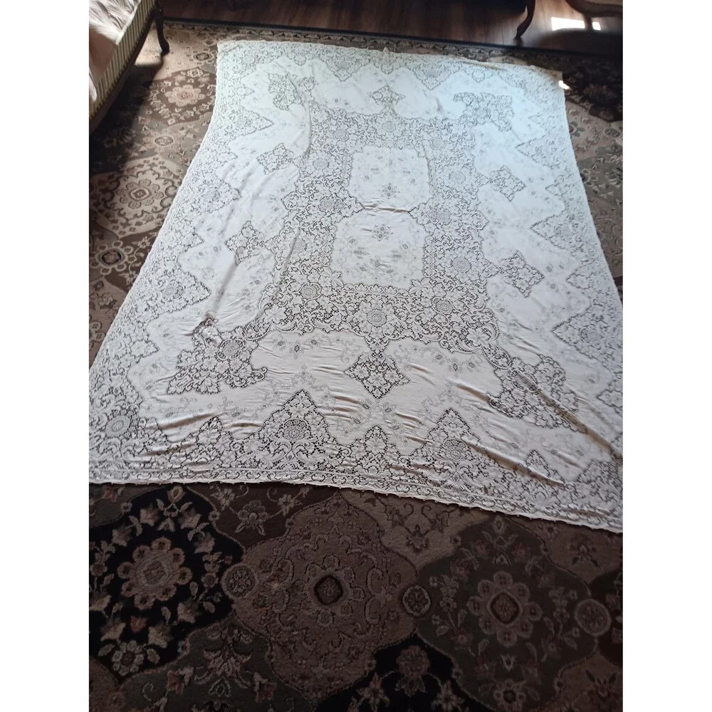 Quaker lace tablecloth 60 X 82   #9